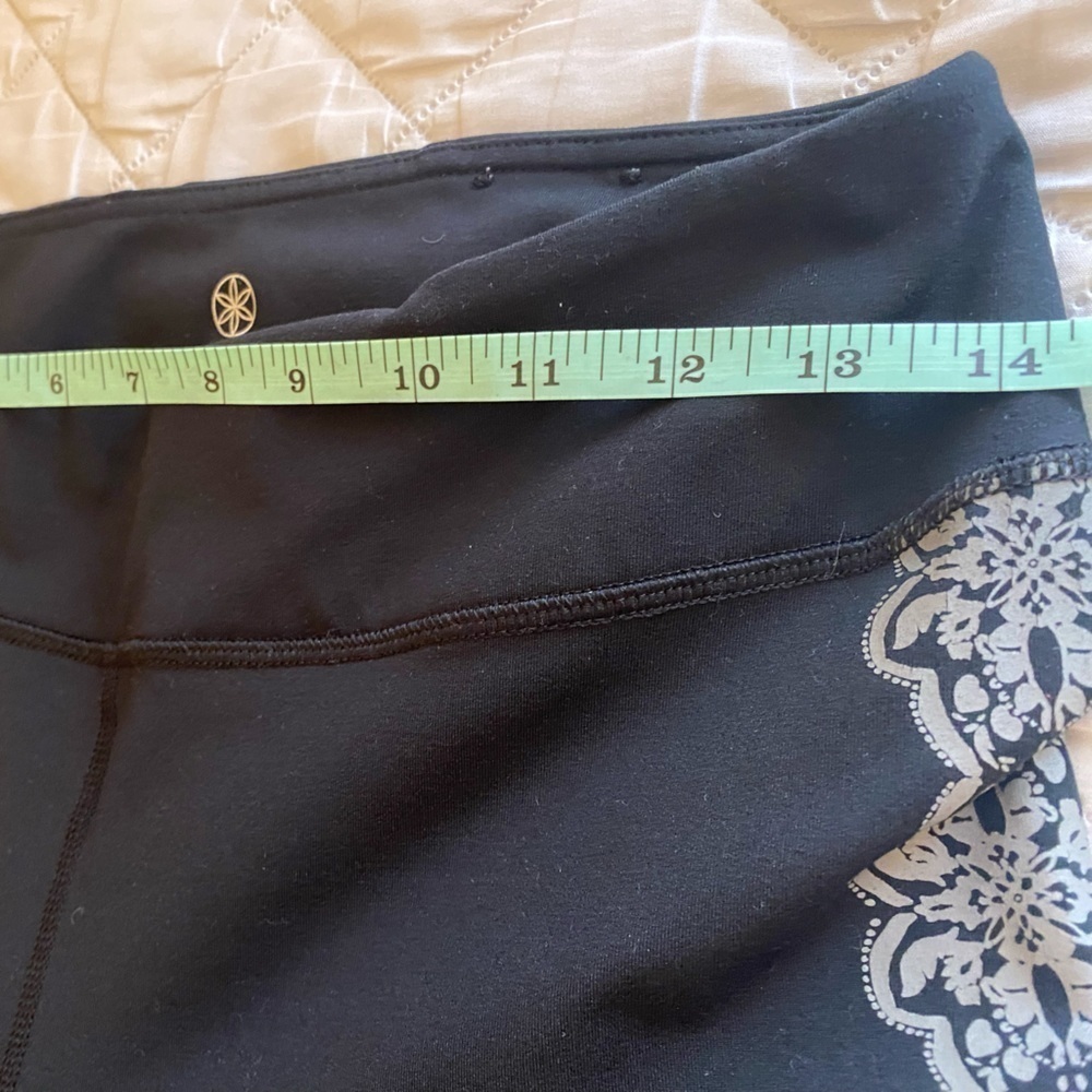 Gaiam exercise leggings size medium - Picture 8 of 8